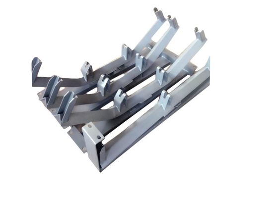 การจัดลําเลียงตัวเอง Conveyor Idler Bracket Steel Support Frame สําหรับระบบเข็มขัด